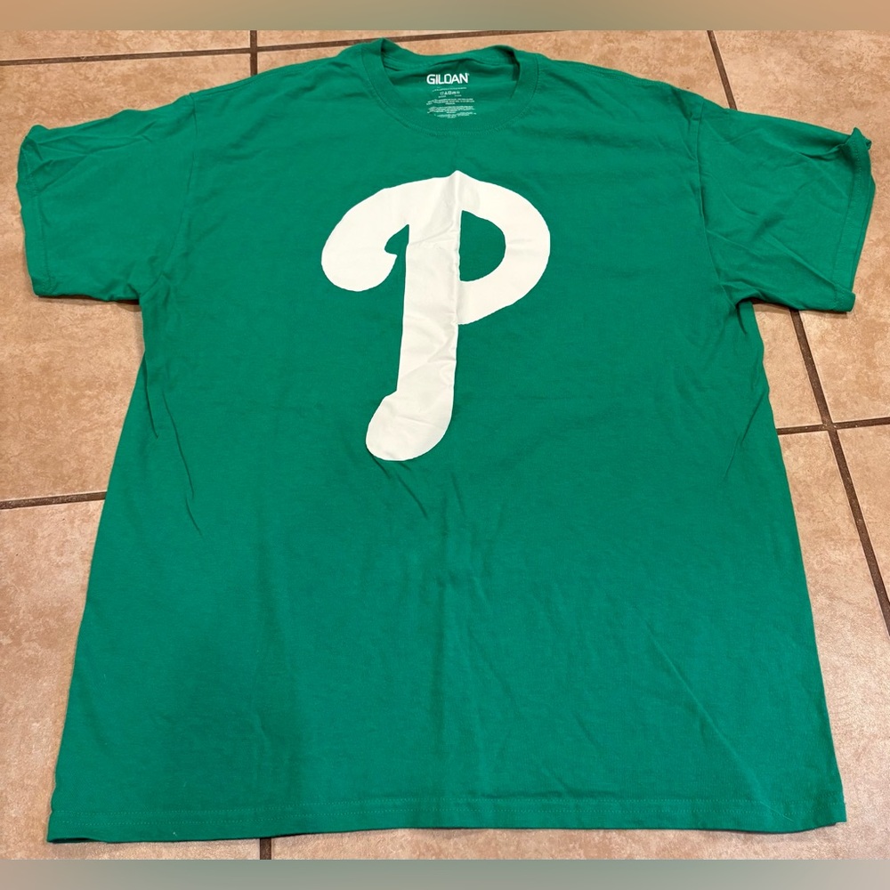 Phillies Green and White T-Shirt. Size: Large